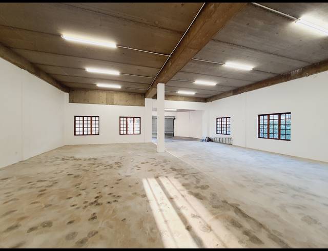 346M² RETAIL TO LET IN HALFWAY HOUSE